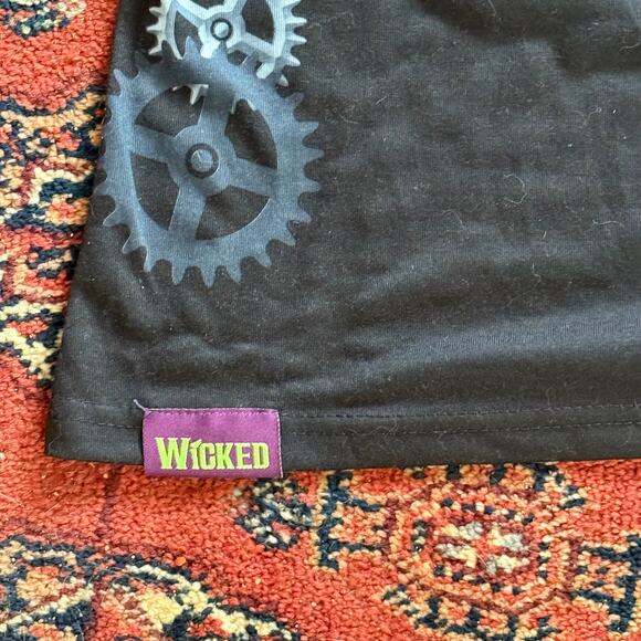 WICKED The Broadway Musical Small Organic Cotton/Poly V-Neck T-shirt MINT! - Picture 4 of 8